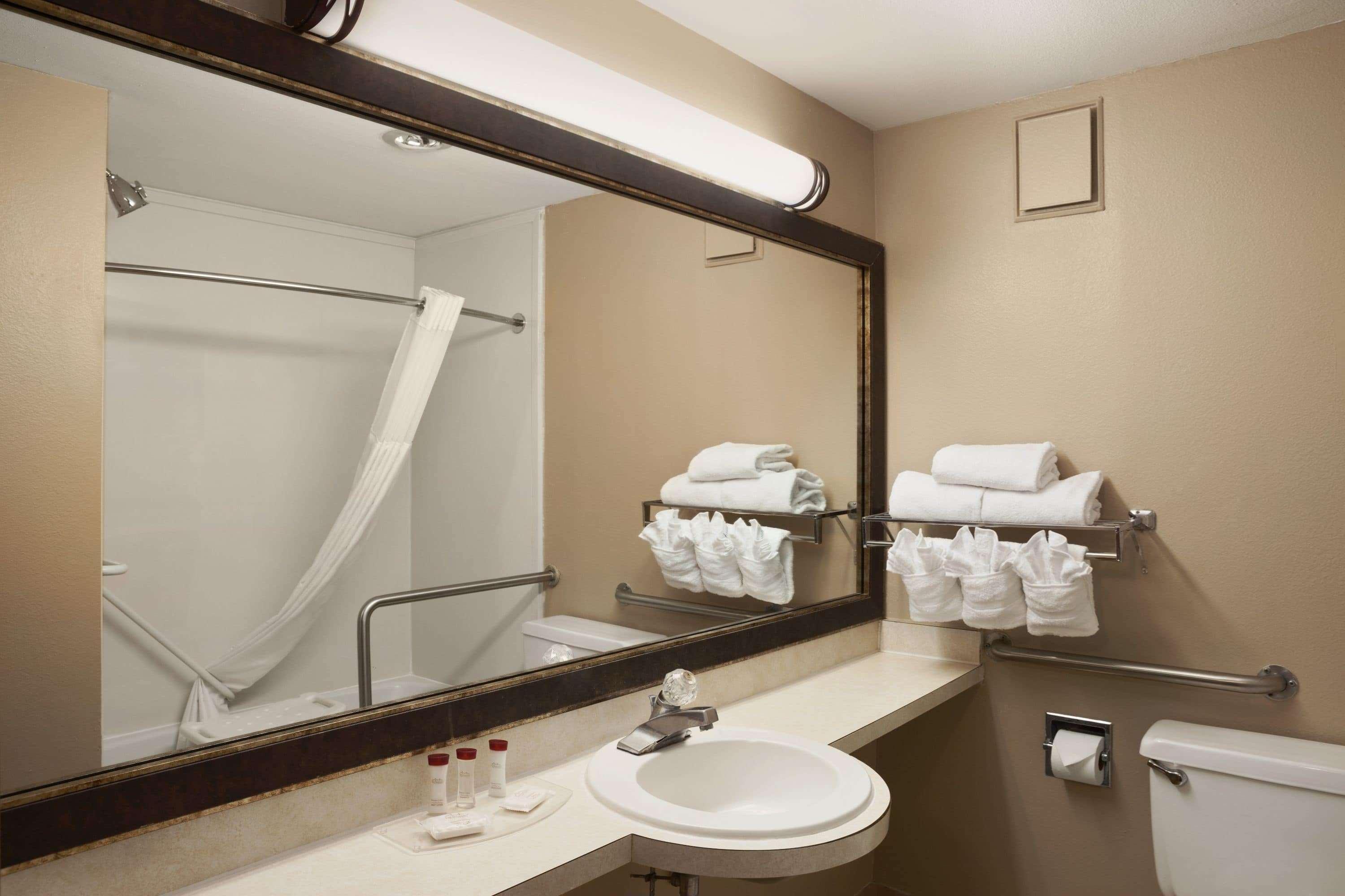 Ramada By Wyndham Sioux City Exterior photo