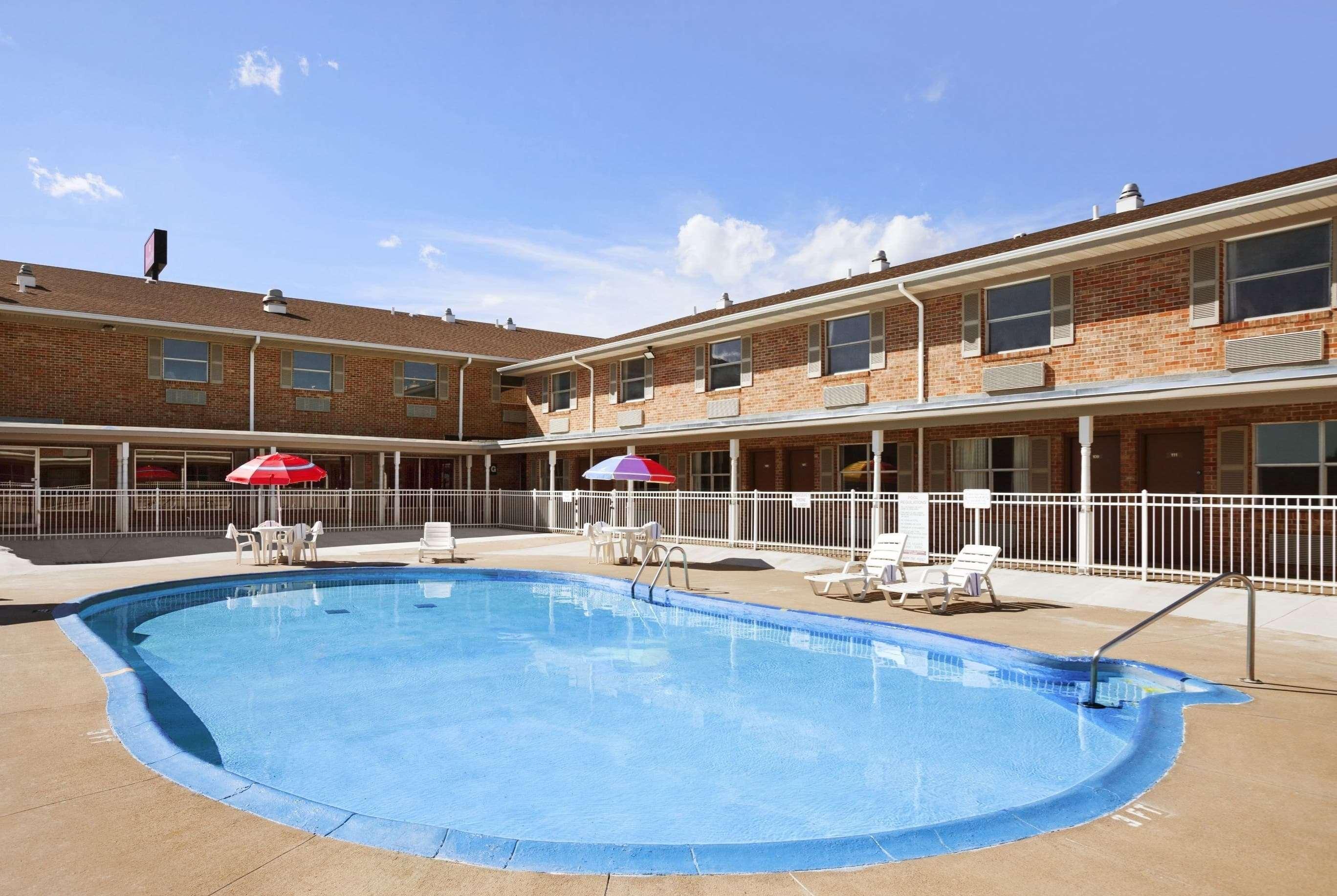 Ramada By Wyndham Sioux City Exterior photo