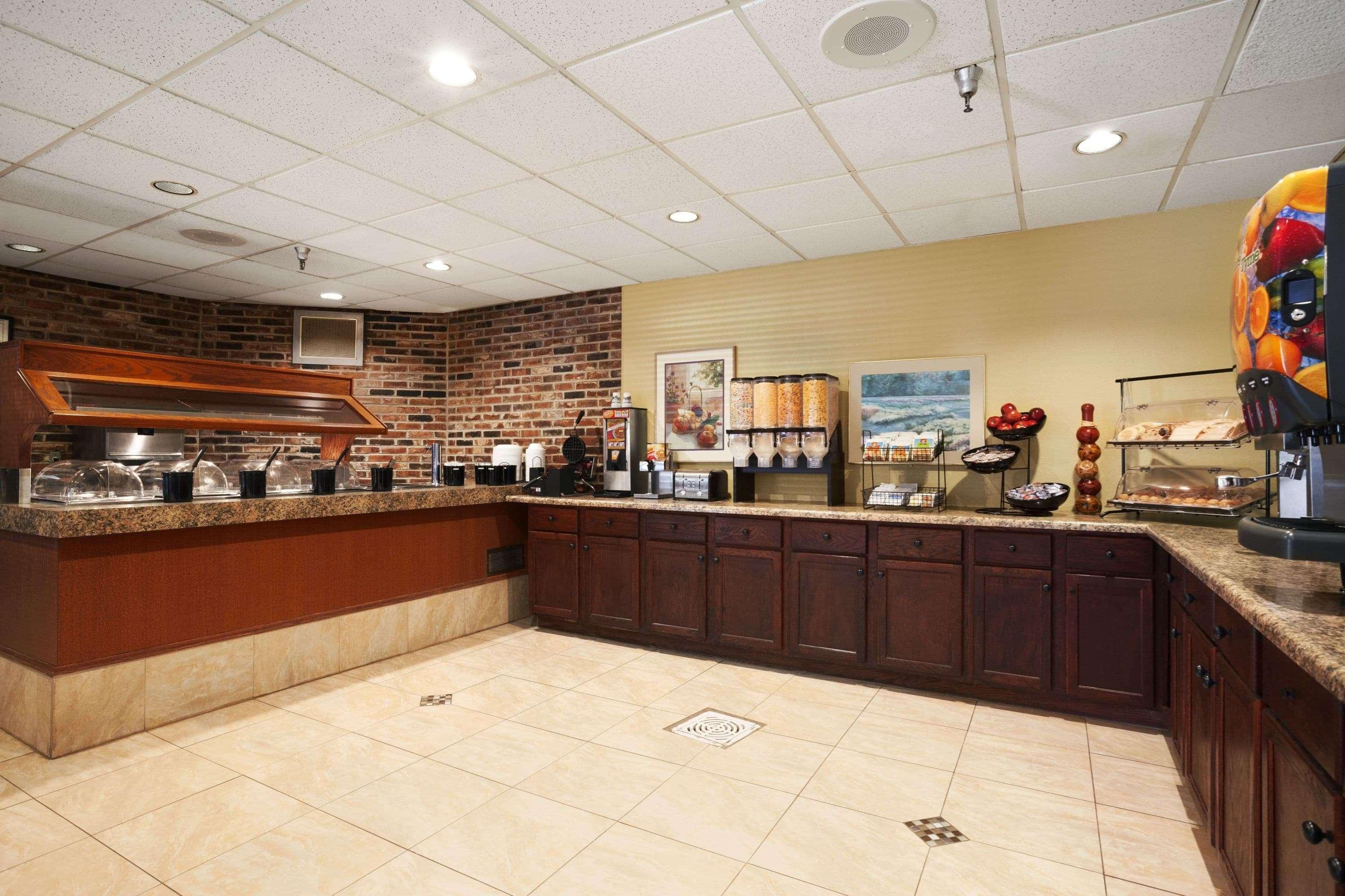 Ramada By Wyndham Sioux City Exterior photo